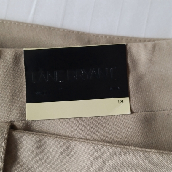 Lane Bryant Cropped Wide Waistband Pant NWT- Sz. 18 - Picture 4 of 10